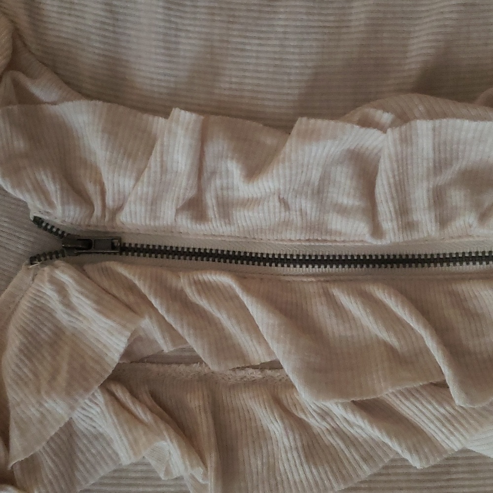 Edge Racer Bsck Ruffle top - Picture 5 of 5